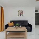 Nadmorski Z Tarasem, Ogrodkiem I Parkingiem Blisko Plazy By Renters *