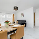 Apartment Nadmorski Z Tarasem, Ogrodkiem I Parkingiem Blisko Plazy By Renters *