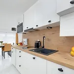 Nadmorski Z Tarasem, Ogrodkiem I Parkingiem Blisko Plazy By Renters Apartment