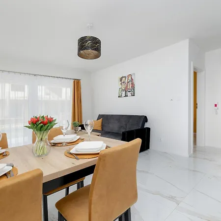 Beautiful With Garden & Parking By Renters شقة