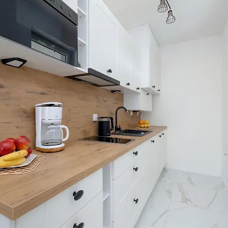 Beautiful With Garden & Parking By Renters شقة مينزفوجة