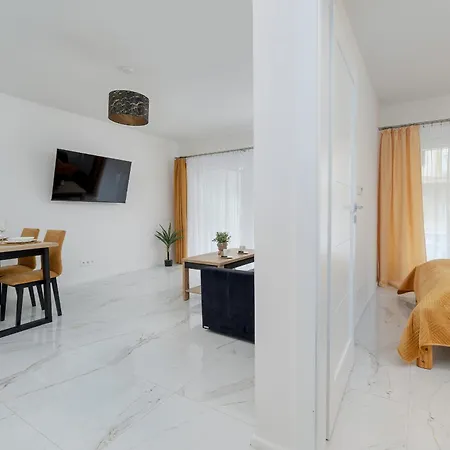 Beautiful With Garden & Parking By Renters