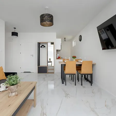 Beautiful With Garden & Parking By Renters شقة *