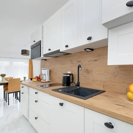 شقة Beautiful With Garden & Parking By Renters