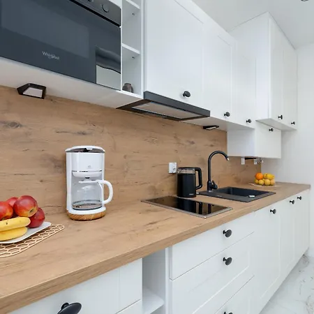 Beautiful With Garden & Parking By Renters مينزفوجة