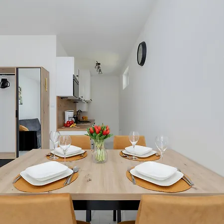 Nadmorski Z Tarasem, Ogrodkiem I Parkingiem Blisko Plazy By Renters アパート *